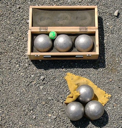 types of petanque balls